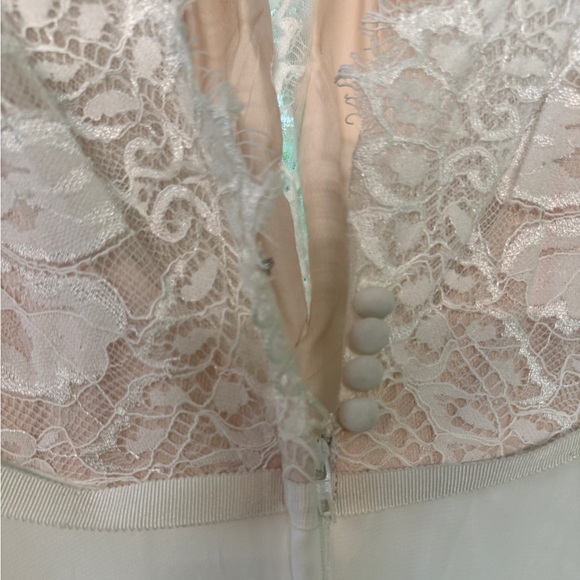 Long sleeve plunge lace chiffon wedding dres | David's Bridal Studio | 8 fits 6 - Picture 5 of 10